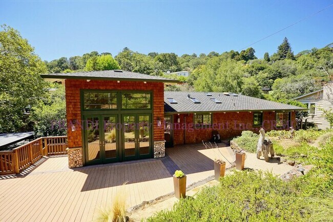 Building Photo - 224 N Almenar Dr