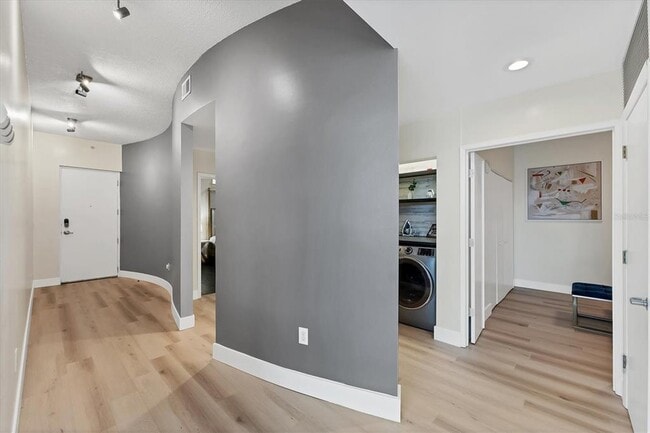 Building Photo - 525 E Jackson St