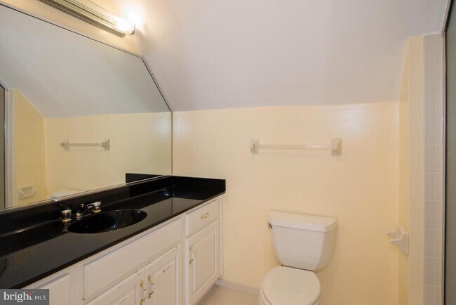 Building Photo - 42 Governors Ln