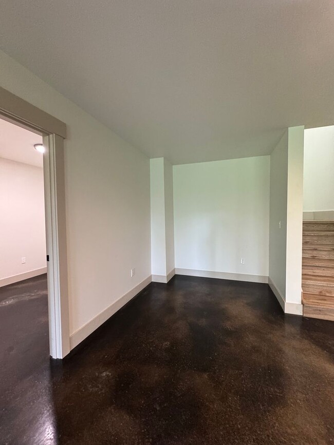 Building Photo - Luxury Rural Home Close to Town for Lease