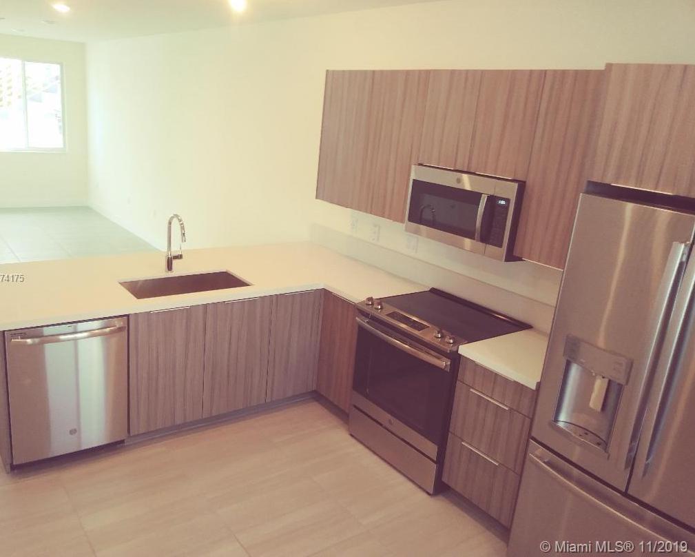 Building Photo - 10260 NW 63rd Ter