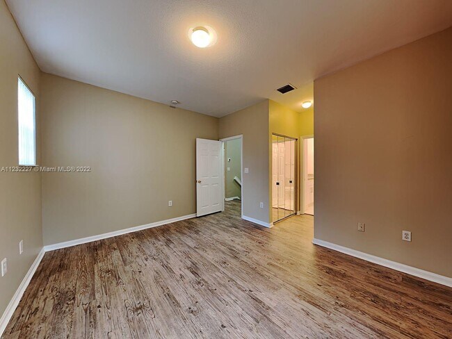 Building Photo - 703 NW 170th Ter