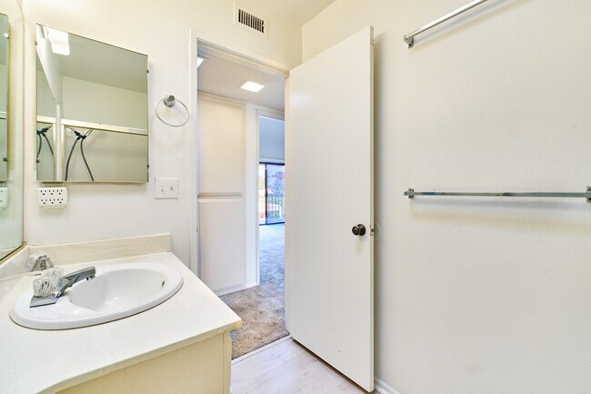 Building Photo - 2420 Los Coyotes Dr