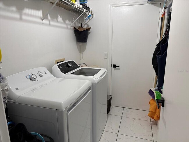 Building Photo - 227 Burning Tree Dr