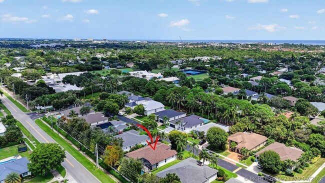 Building Photo - 10 Lake Eden Dr