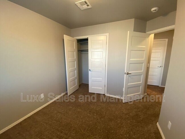 Building Photo - 6933 Mayberry Ln