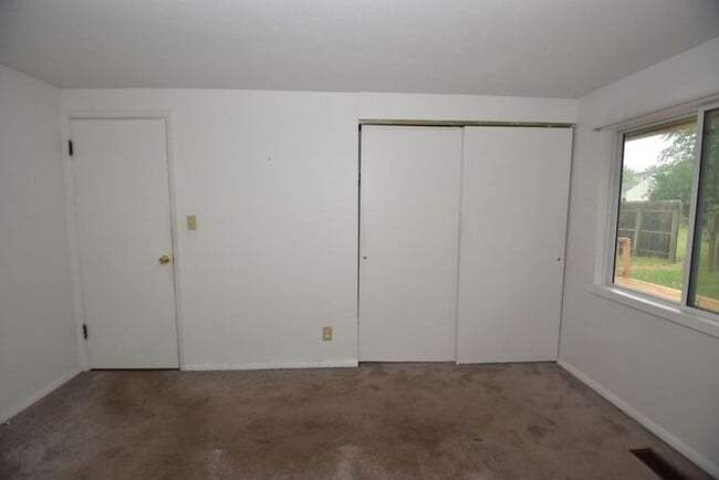Building Photo - East side of South Bend 3 bedroom, 1.5 bat...