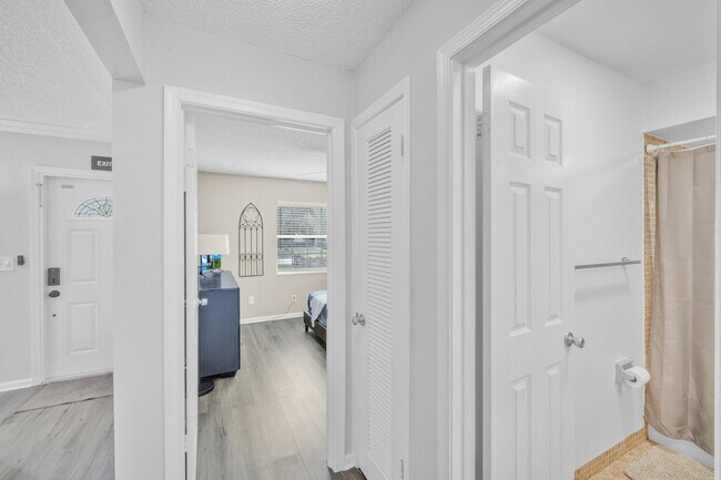 Building Photo - 1350 Riverside Cir
