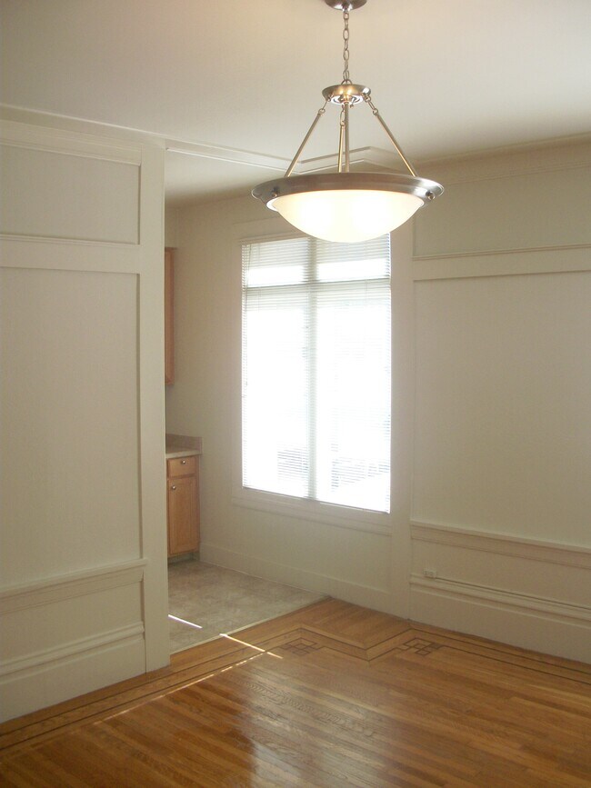 Building Photo - 810 Jones St
