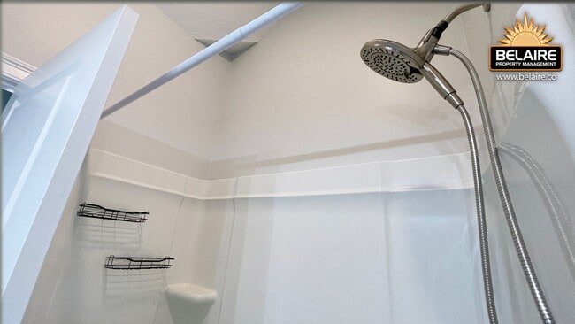 Building Photo - Cozy Country Living