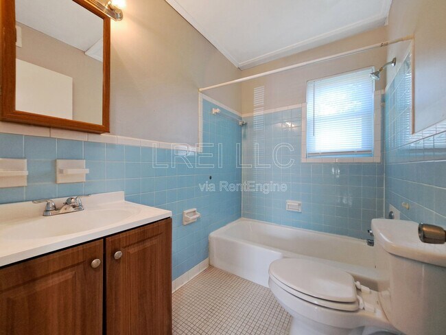 Building Photo - 5112 Valiant Dr