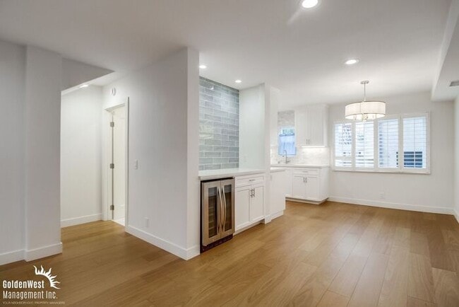 Building Photo - Modern 2Bdm 1.5Ba Townhome in Point Loma w...