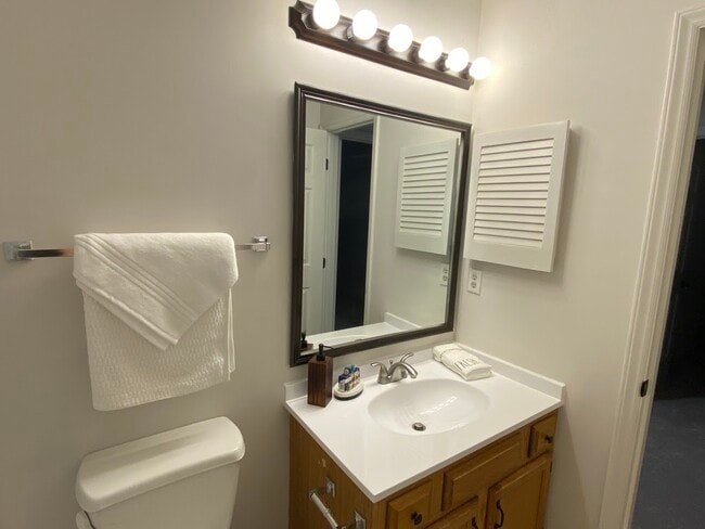 Building Photo - 118 W Skyhawk Dr