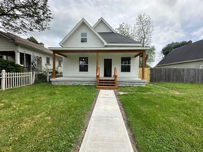 Building Photo - Discover the perfect blend of comfort, con...