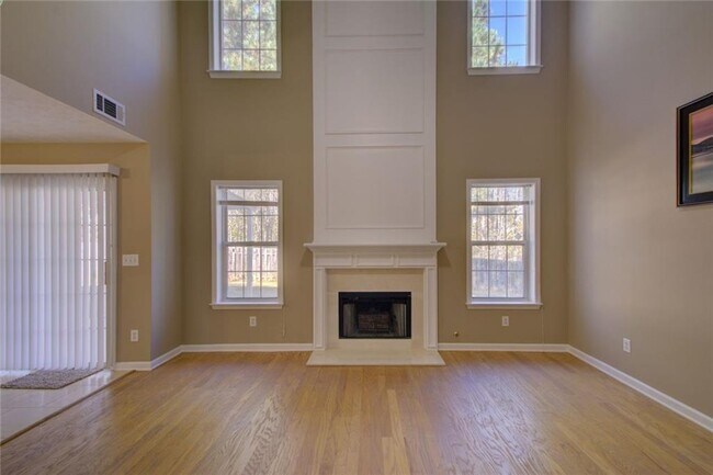 Building Photo - 2820 Northcliff Dr