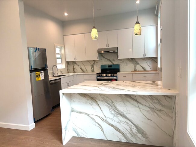 Building Photo - 131 Wetmore St