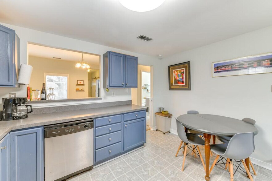 Building Photo - 1913 Dinwiddie Ave