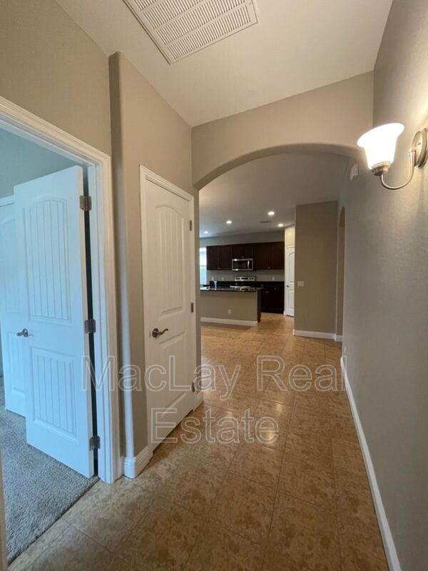 Building Photo - 1728 W Loemann Dr