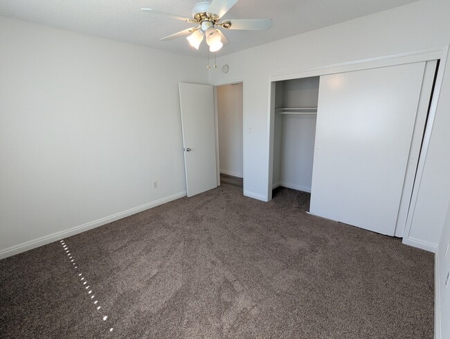 Building Photo - 1009 E Grand Ave