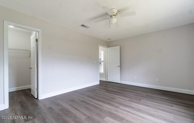 Building Photo - 557 Grand Parke Dr