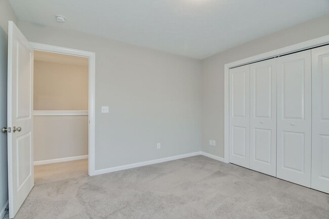 Building Photo - 4 Bedroom 2.5 Bath Canterbury Farms