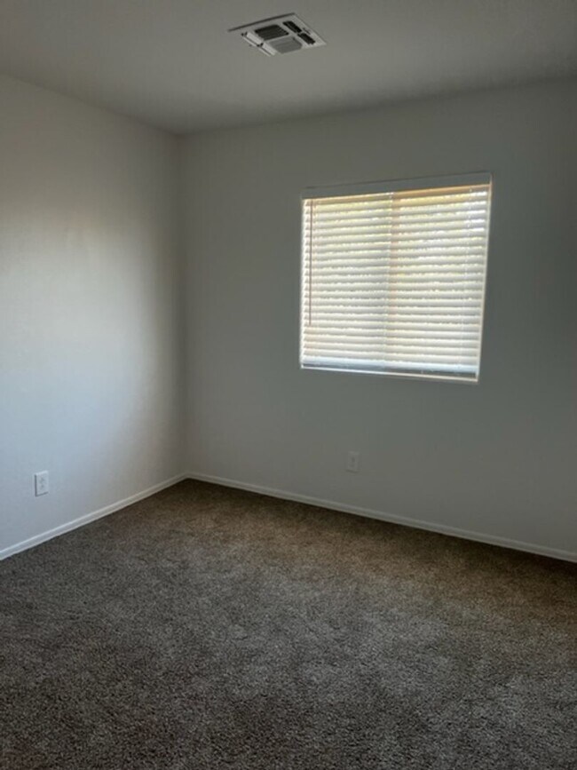 Building Photo - POWER/RAY 4 BEDROOM IN GATEWAY VILLGAE IN ...