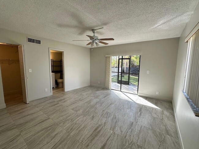 Building Photo - 3162 Coral Springs Dr