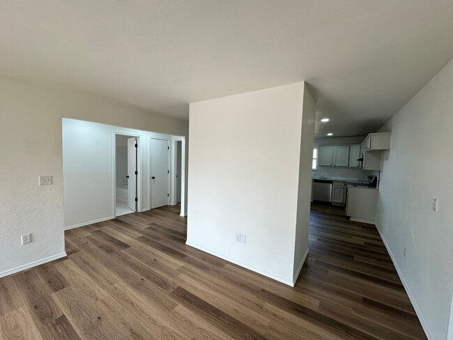 Building Photo - Beautiful 3bed/2bath House Available Near Tinker and Oklahoma Heart Hospital!