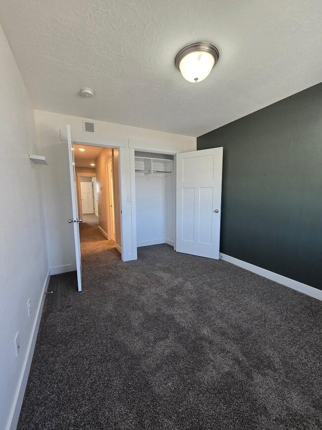 Building Photo - 1720 Stone Creek Way