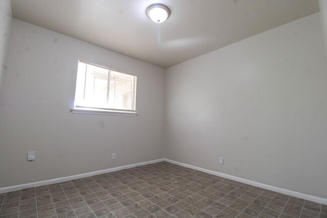 Building Photo - 223 Balboa Dr