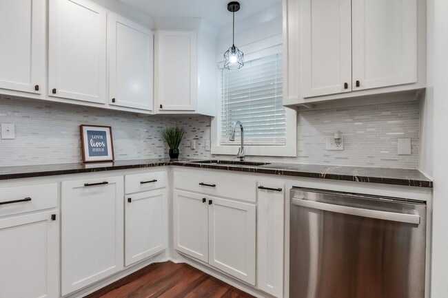 Building Photo - Luxury remodel in NW Oklahoma City