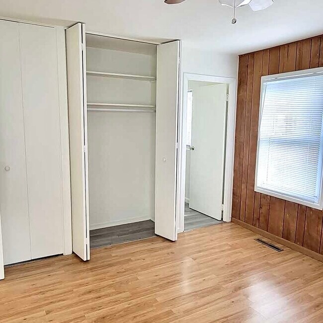 Building Photo - 2407 Carrelton Dr