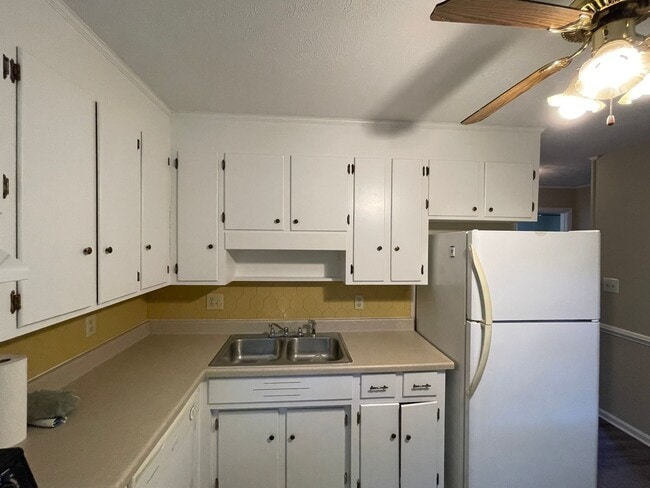 Building Photo - 1110-1112 Heath Ave