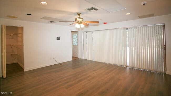 Building Photo - 1525 Covington Cir E