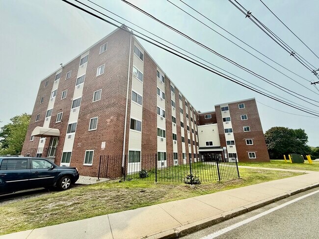 Building Photo - 215 Winter St