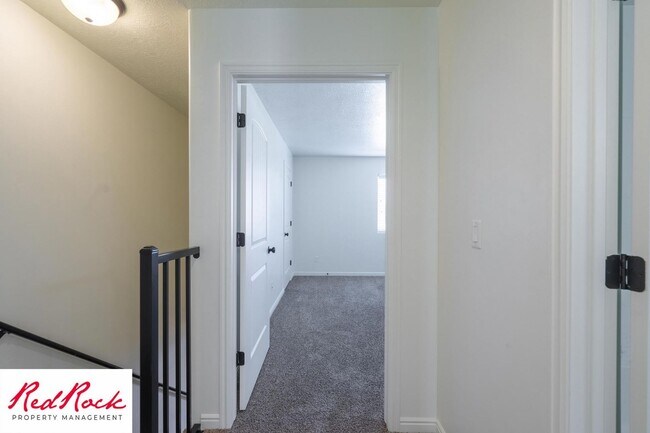 Building Photo - DOG-FRIENDLY 3 Bedroom Townhome with INTERNET INCLUDED!