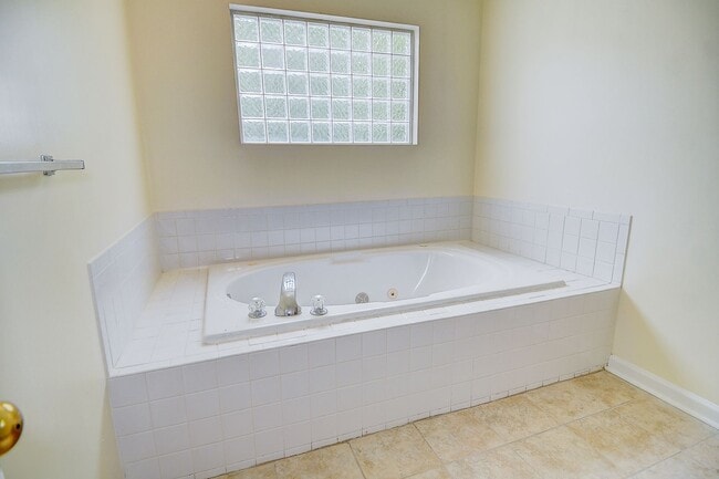 Building Photo - FOR RENT - Chesapeake in Bryant Farms / De...