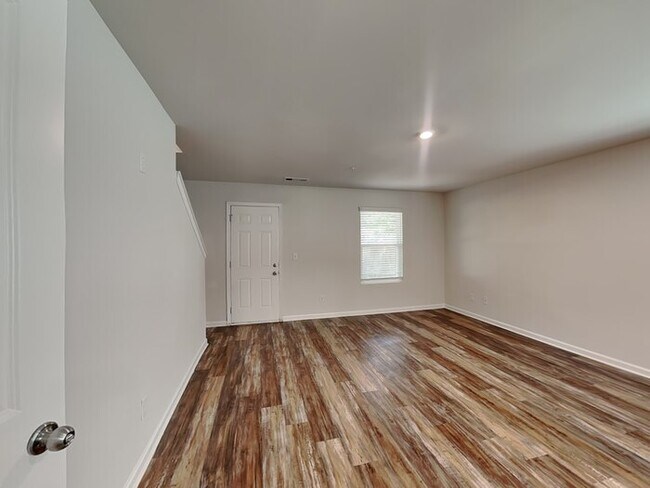 Primary Photo - Lovely 3 Bedroom 2.5 Bath Home located in ...