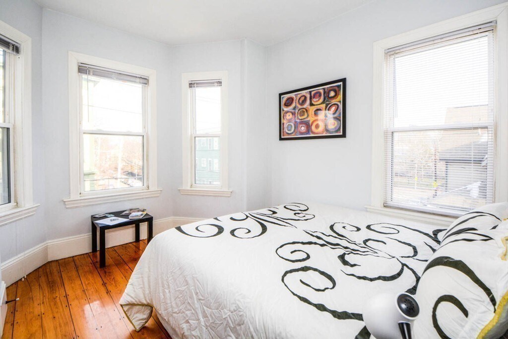 Building Photo - 135 Paul Gore St