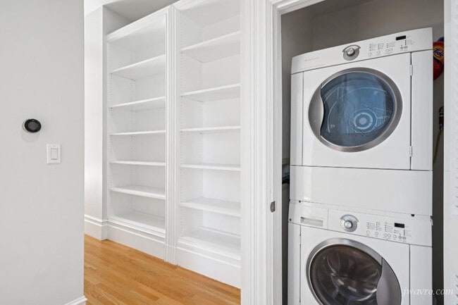 Building Photo - 860 Waller St