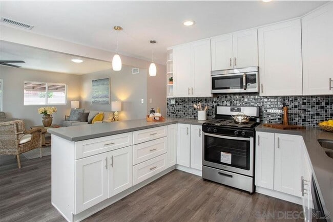 Building Photo - Beautiful 3 BD, 2 BA Home in Clairemont w/ Garage & Spacious Yard!