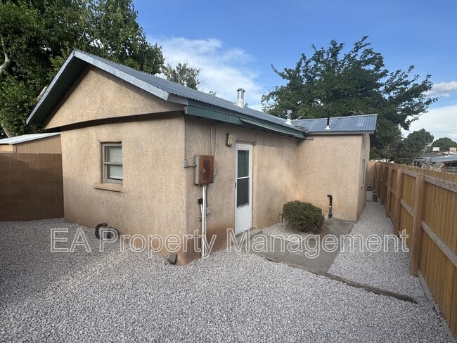 Primary Photo - 8906 Guadalupe Trail NW