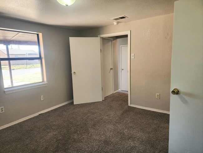 Building Photo - 905/907 N Ave K - duplex