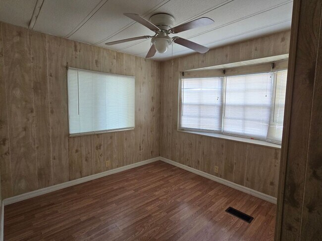 Building Photo - 5930 SW 61st Pl