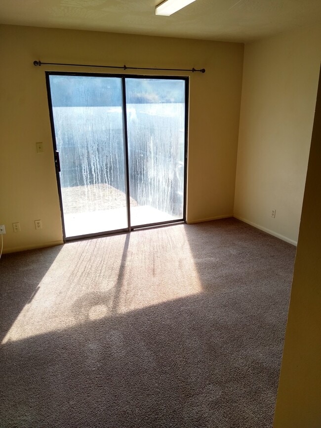 Building Photo - 171 College Way