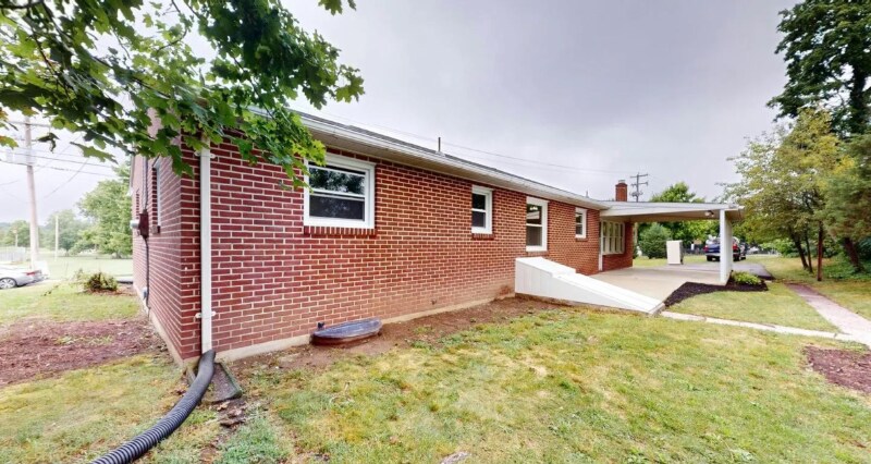 Building Photo - 408 Long Ln