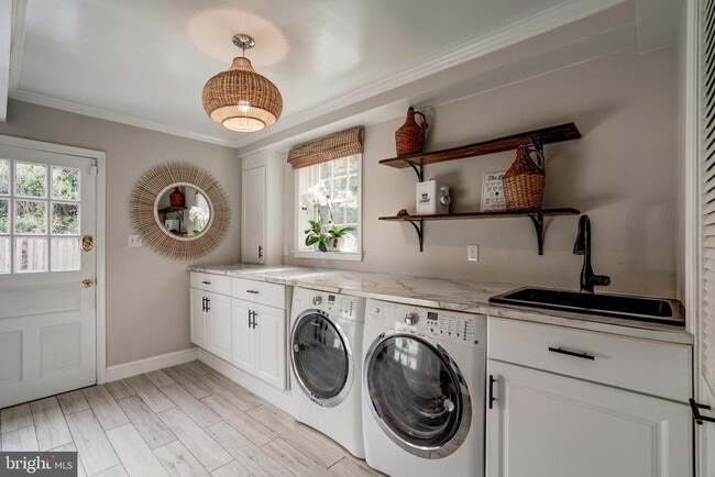 Building Photo - 5703 Brookside Dr