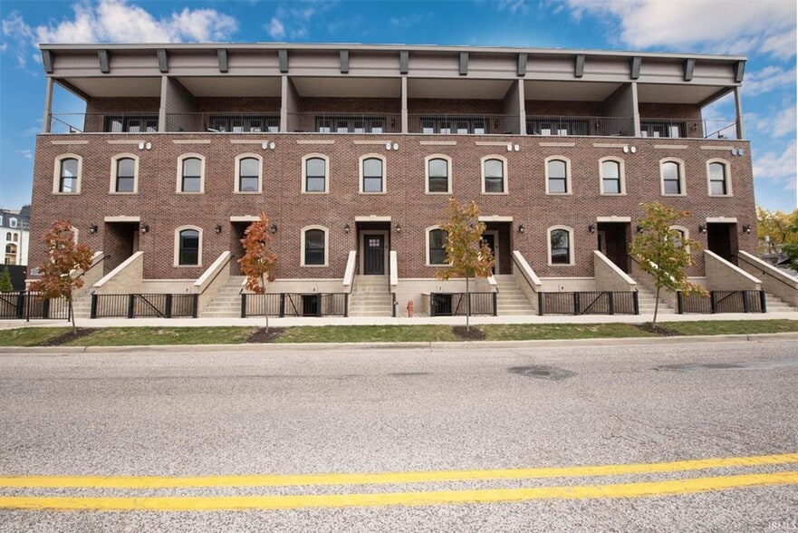 Interior Photo - Brownstone Condominiums