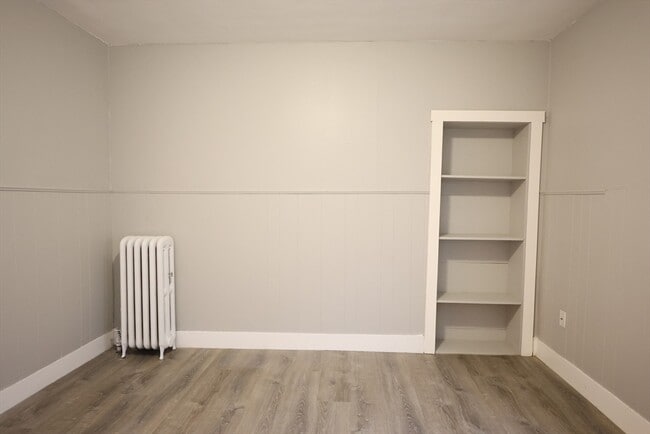 Building Photo - 23 Des Moines Rd