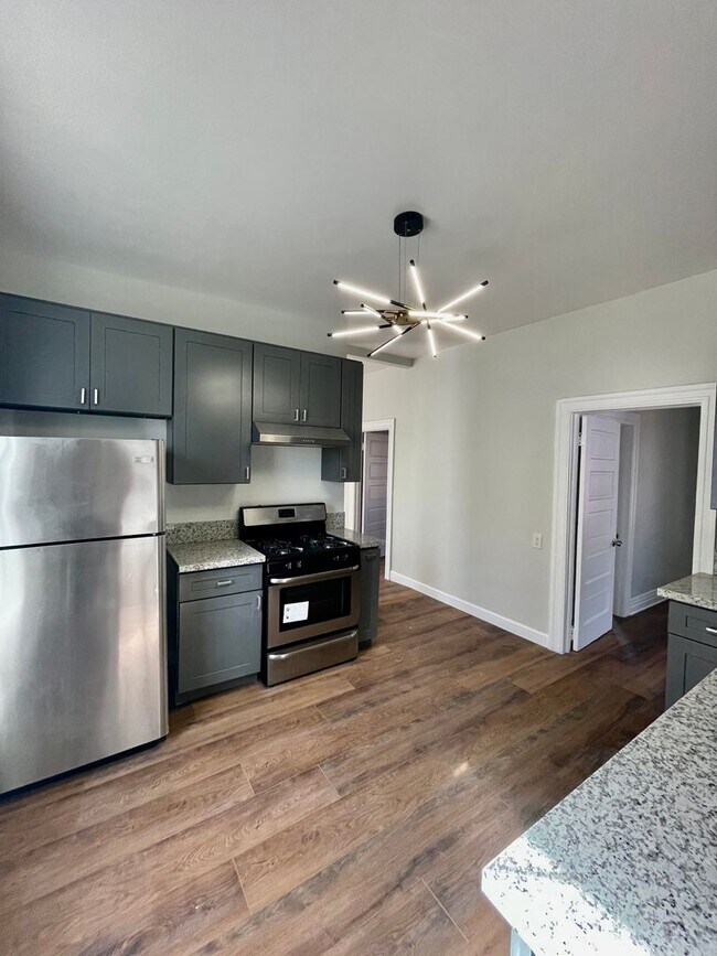 Building Photo - Renovated 3 Bed + 2 Bath Home in Los Angeles!